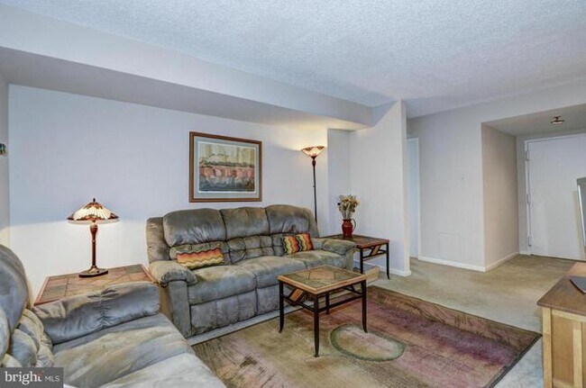 Building Photo - 7401 Westlake Terrace