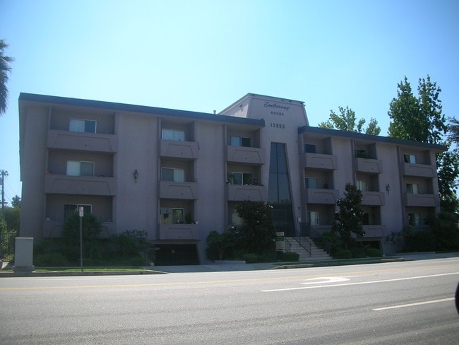 Building Photo - 13860 Burbank Blvd