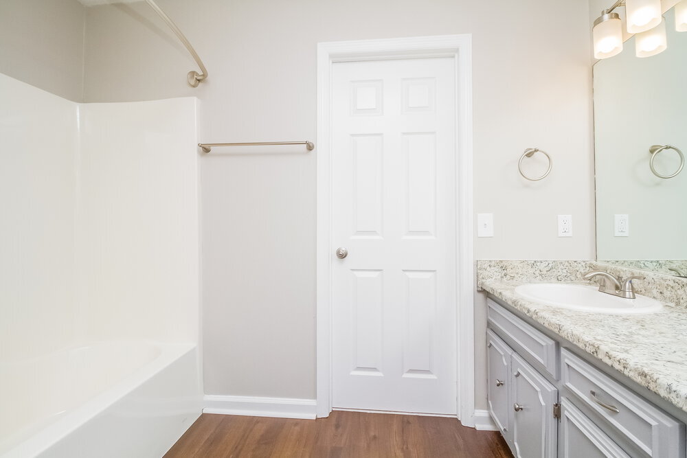 Building Photo - 606 Knollwood Dr