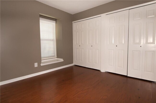 Building Photo - 5 Stratford Hall Pl NE