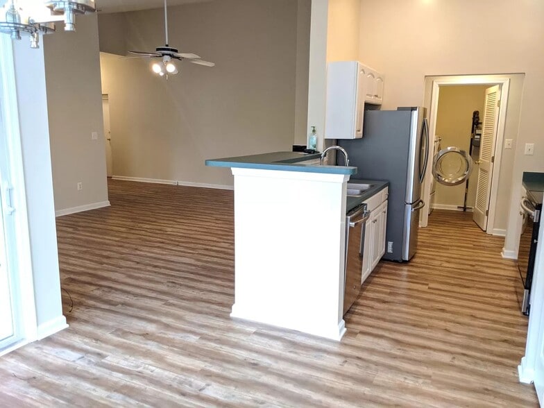 Building Photo - 25910 Ridge Manor Dr