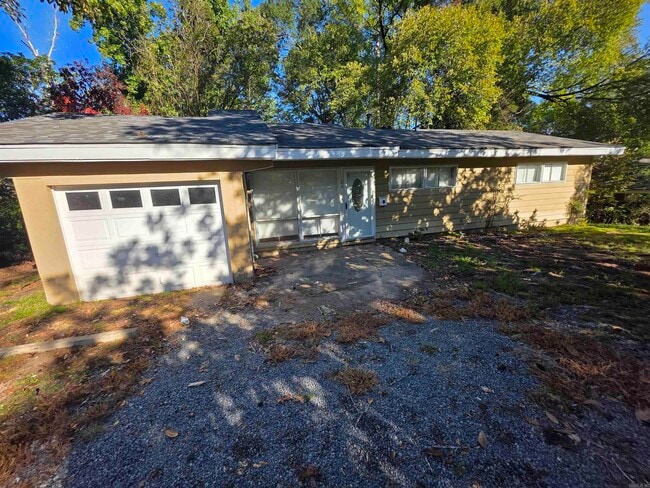 Primary Photo - 24 Greenway Dr