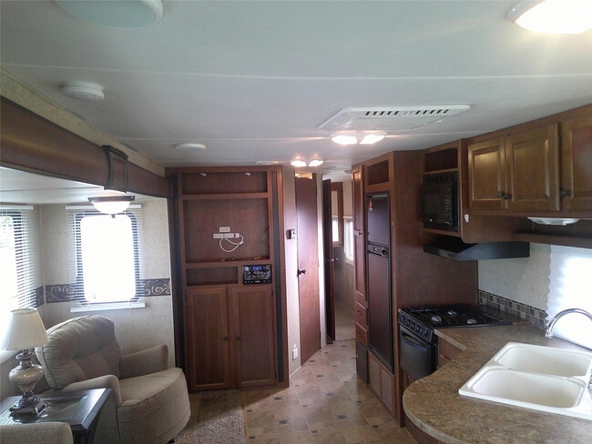 Building Photo - 19115 NE Miami Ct