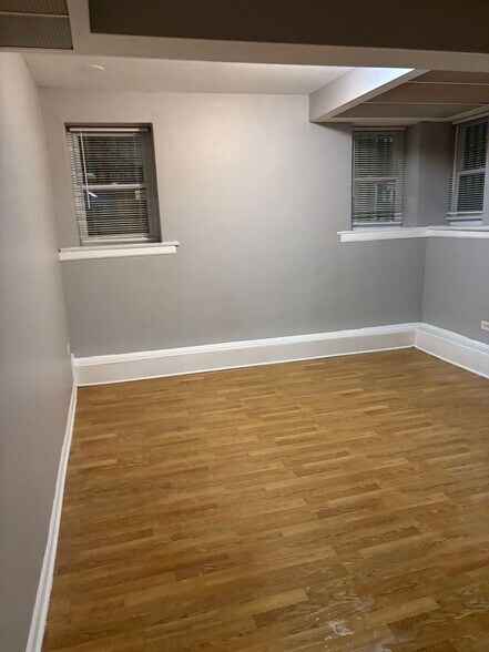 Building Photo - 6220 S Eberhart Ave