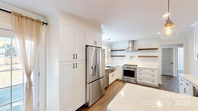 Building Photo - 1412 N Sharon Amity Rd