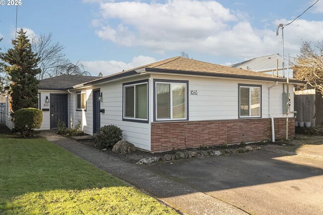 Building Photo - Ready Now - Just A Birdie Away from Rose City Golf Course!