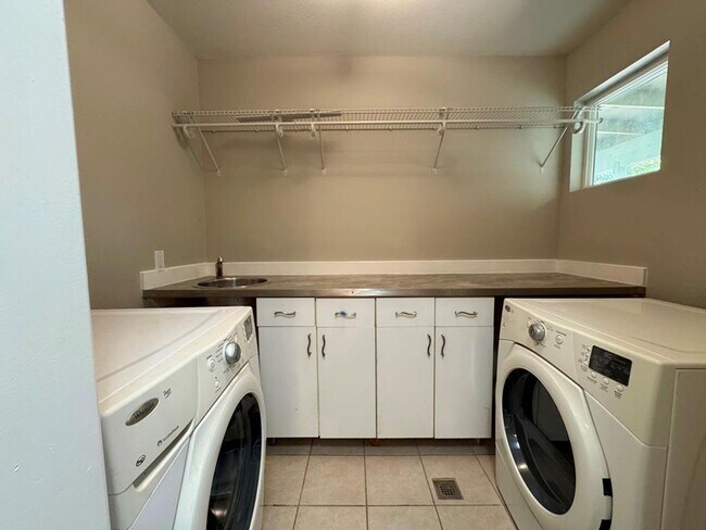 Building Photo - Location, Location, Location!