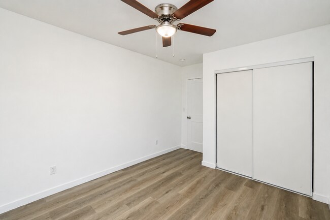 Building Photo - 1405 N Riverside Ave
