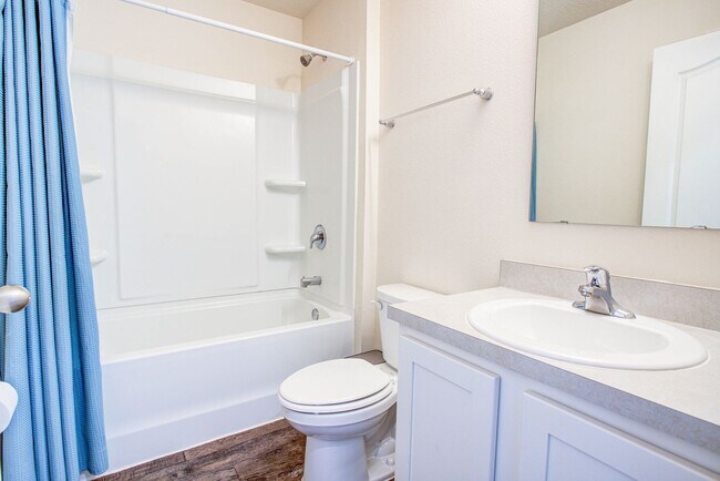 Building Photo - MOVE-IN READY 3/2 IN ENTRADA!