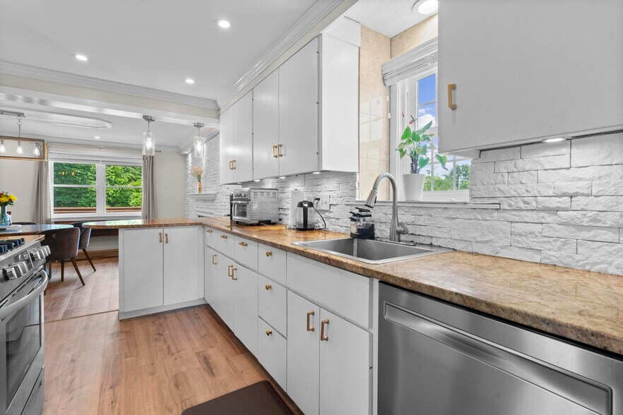 Building Photo - 26 Linden St