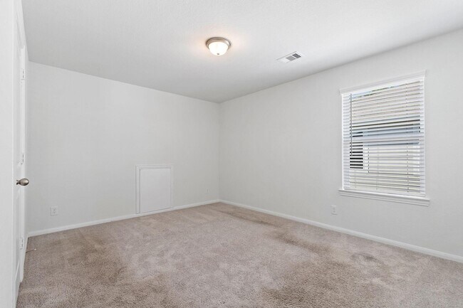 Building Photo - 5319 Rivers Edge Dr