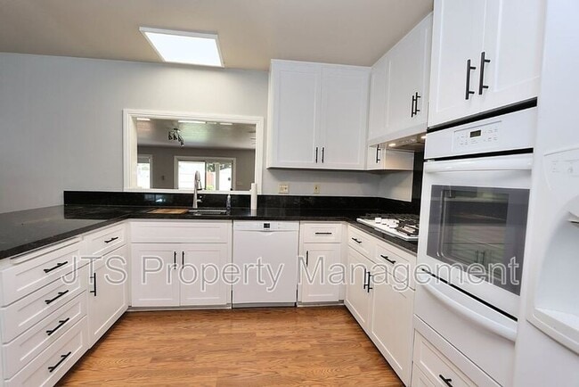 Building Photo - 2128 W La Loma Dr