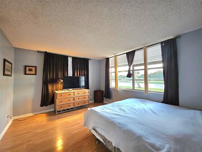 Building Photo - 1460 NW 80th Ave