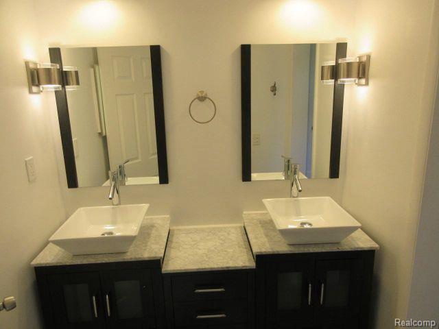 Building Photo - 19960 Hickory Leaf St