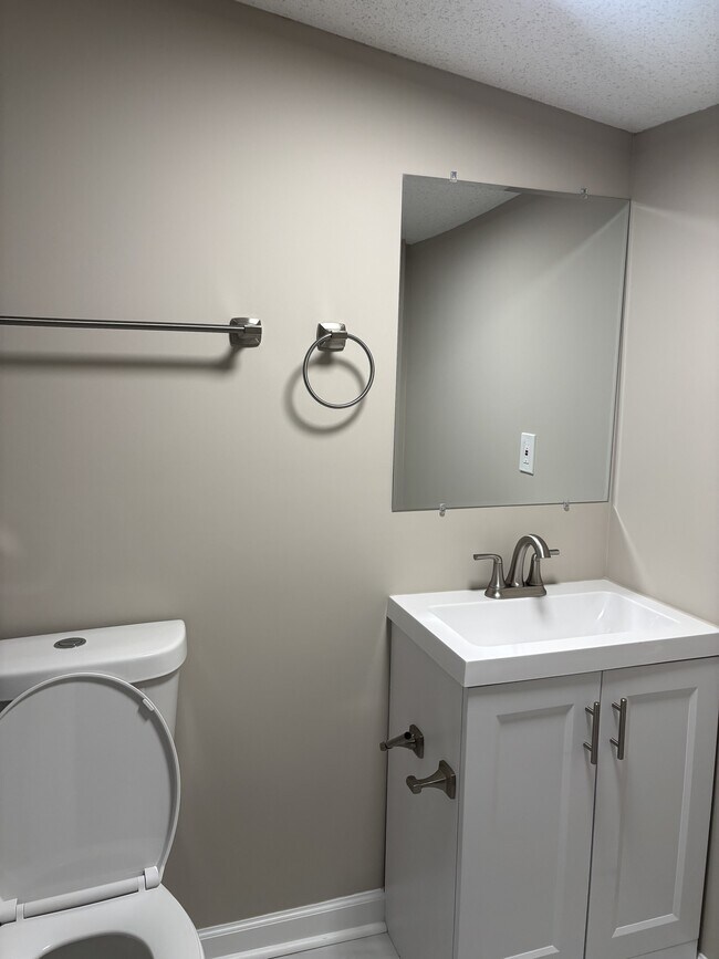 Building Photo - 4483 Suncrest Dr