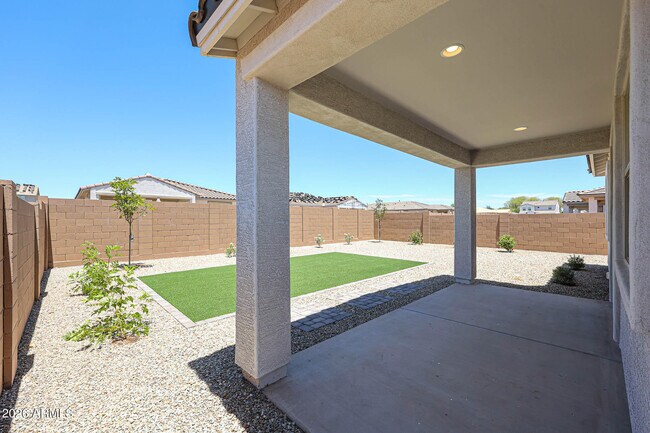 Building Photo - 26096 N 170th Ave