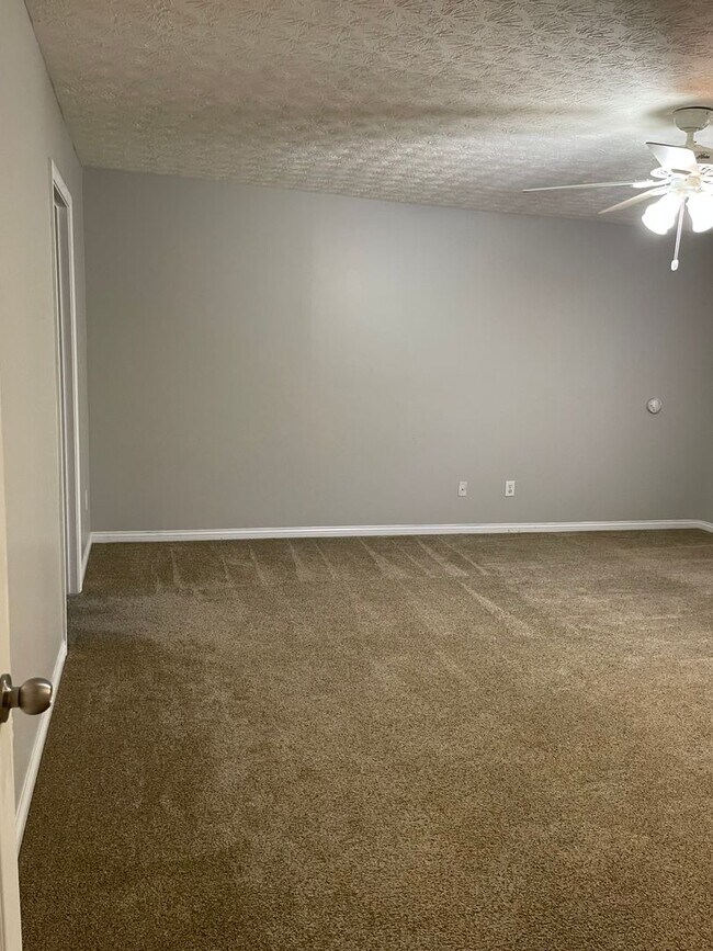 Building Photo - 7128 Blue Stream Ct