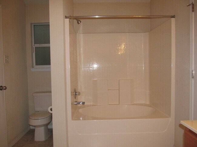 Building Photo - 7708 Hawthorn
