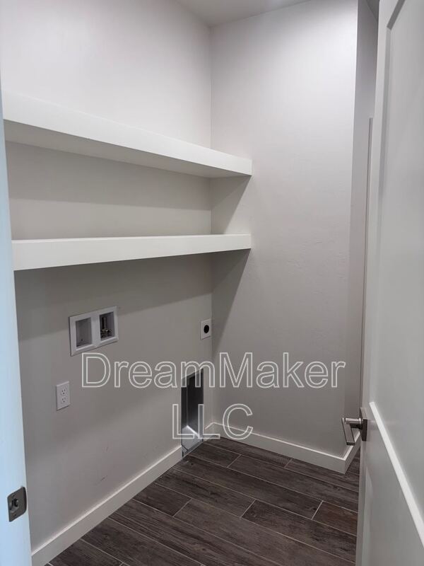 Building Photo - 2819 Clifton Ter