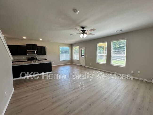 Building Photo - 14008 Babbling Brook Dr