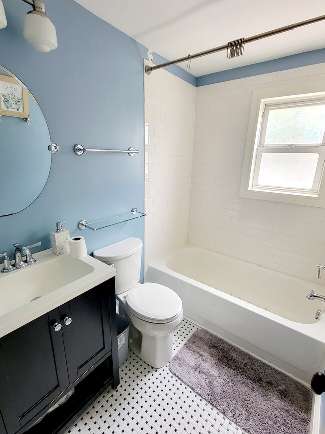 Bathroom - 3507 Gough St