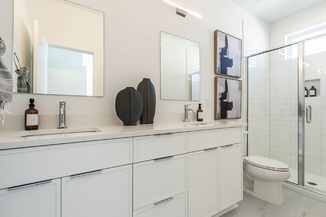 Building Photo - 611 Walnut Hts Dr