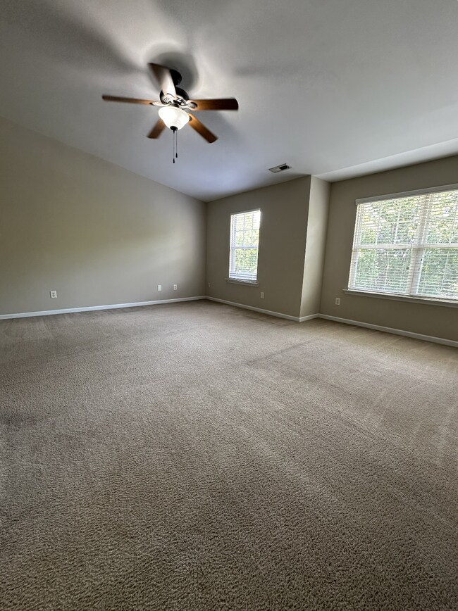 Building Photo - Spacious 3-Bed Townhouse in Raleigh