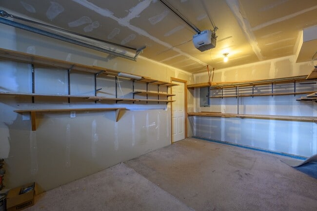Building Photo - Lake City Living at Its Best Spacious 3BR Townhome with Garage & Easy I-5 Access