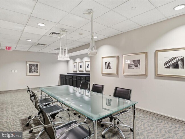 Building Photo - 880 N Pollard St