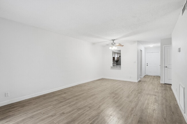 Building Photo - 1400 NE 57th St