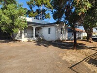 Building Photo - El Cajon: 1 Bedroom Cottage with HUGE Yard...