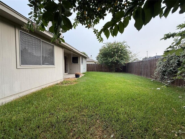 Building Photo - 25 Azalea Dr