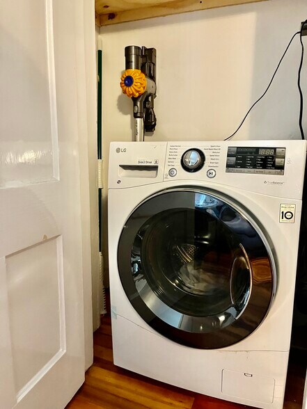 Building Photo - 206 Elm St