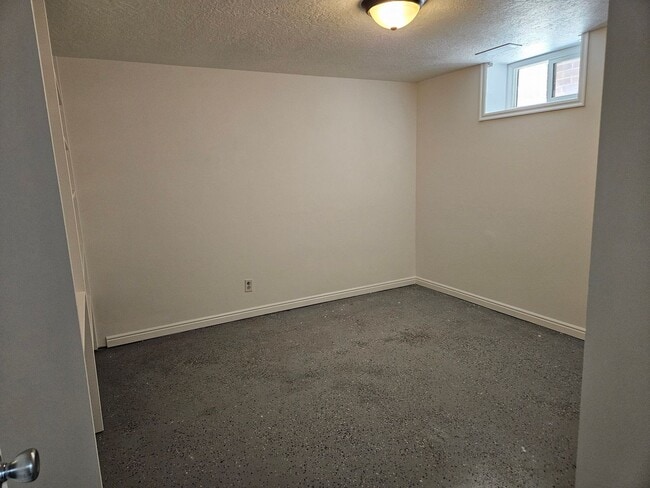 Building Photo - Great 5-Bed 2-Bath House in Bountiful