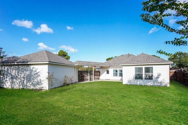 Building Photo - 110 Smokey Lake Ln