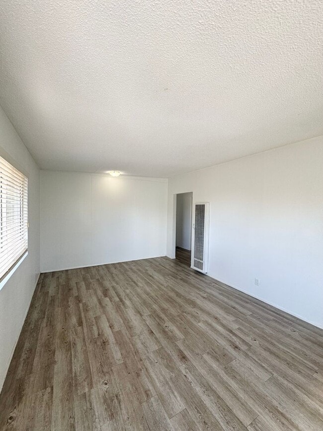 Building Photo - Clean and Lovely 2 Bedroom 1 Bathroom