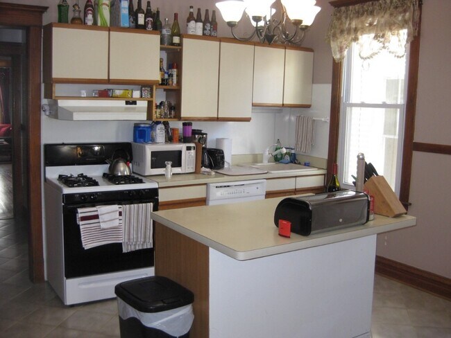 Building Photo - 1414 W Henderson St