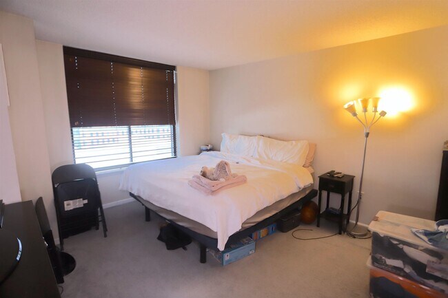 Building Photo - 700 1st St