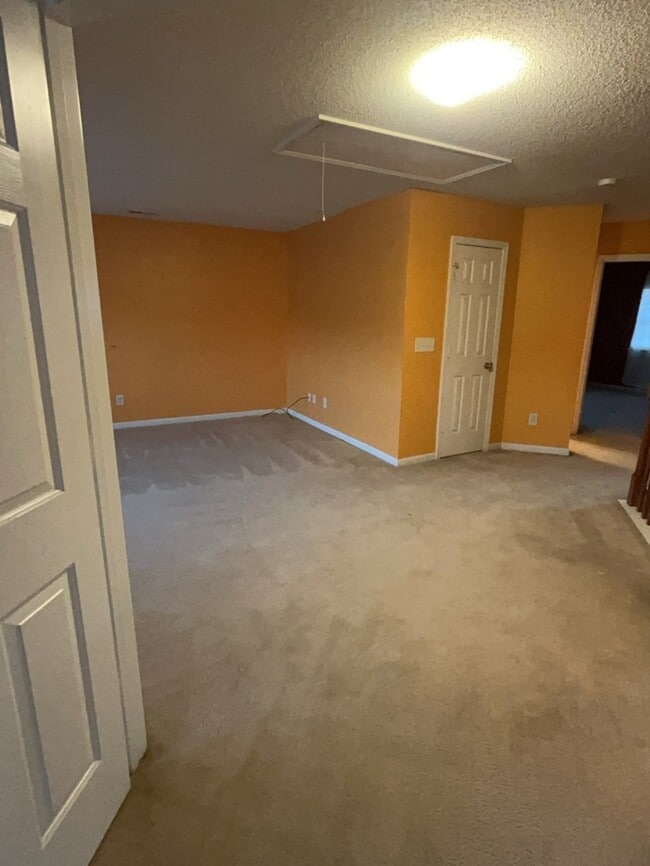 Building Photo - Spacious 4-Bedroom Home with Expansive Lof...