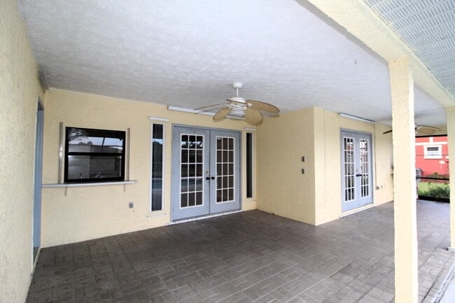 Building Photo - 2237 SE Gaslight St