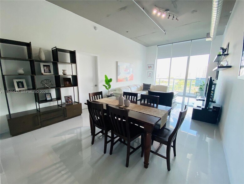 Building Photo - 3029 NE 188th St