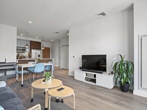 Building Photo - 375 Canal St