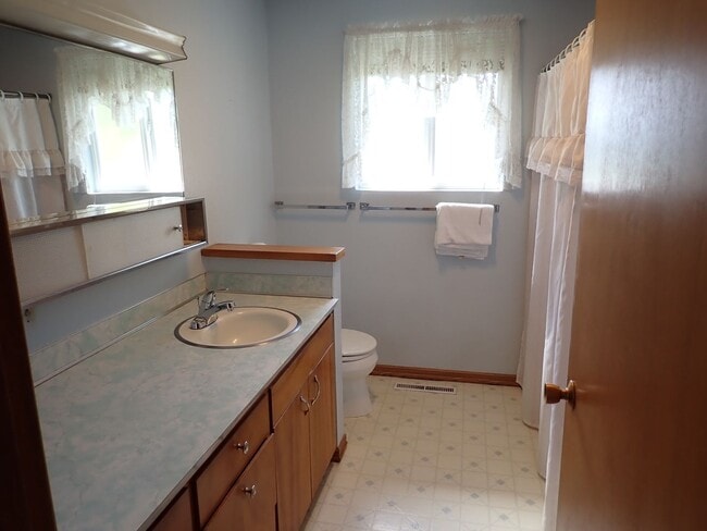 Building Photo - Great Puyallup Valley Rambler