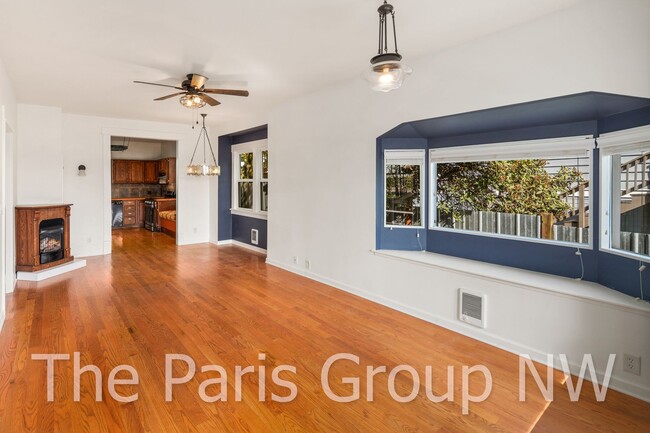 Building Photo - Adorable 3br, 2ba West Seattle Remodel * B...