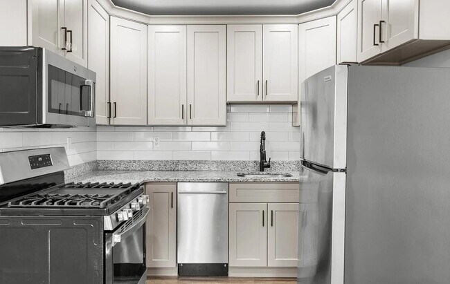 Building Photo - 392 Palisade Ave