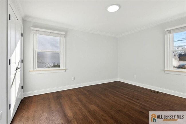 Building Photo - 2227 Lewis Pl