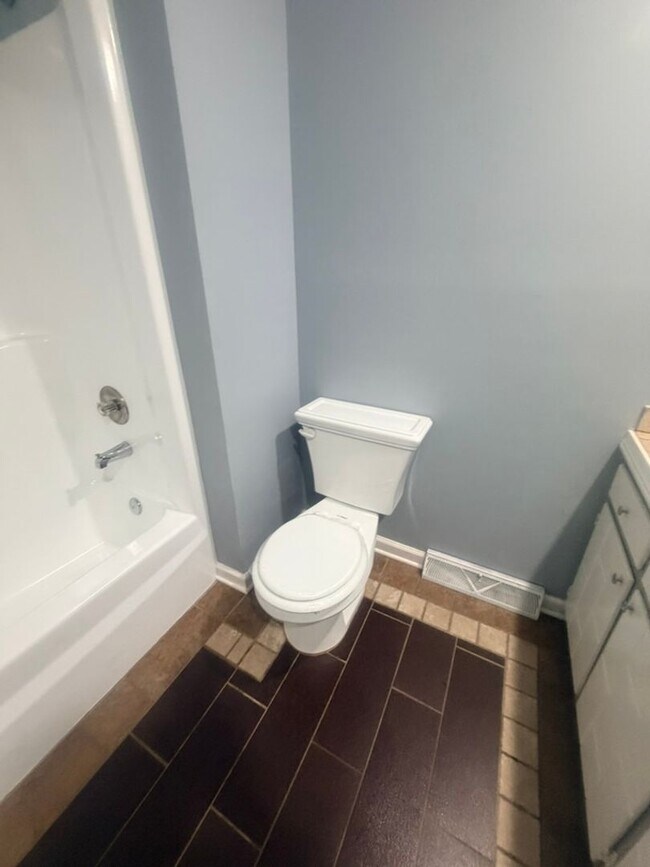 Building Photo - Spacious Maryville City Rental with Finished Basement & Lawn Care Included!