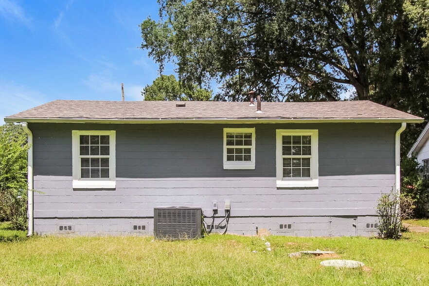 Building Photo - 3004 Forestdale Blvd