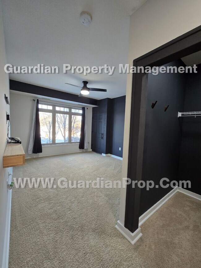 Building Photo - St Louis Park Condo, Heated Garage Space Included, Dishwasher, In Unit Laundry