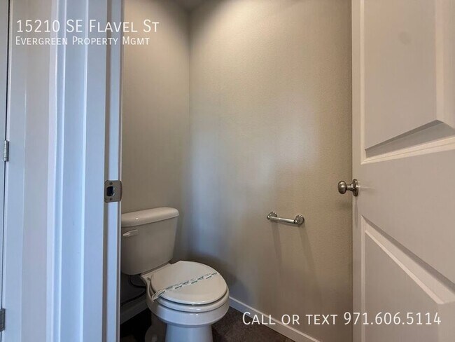 Building Photo - 15210 SE Flavel St